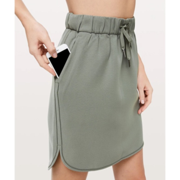 LULULEMON ON THE FLY MINI GREEN WOMEN'S SKIRT - Picture 3 of 6